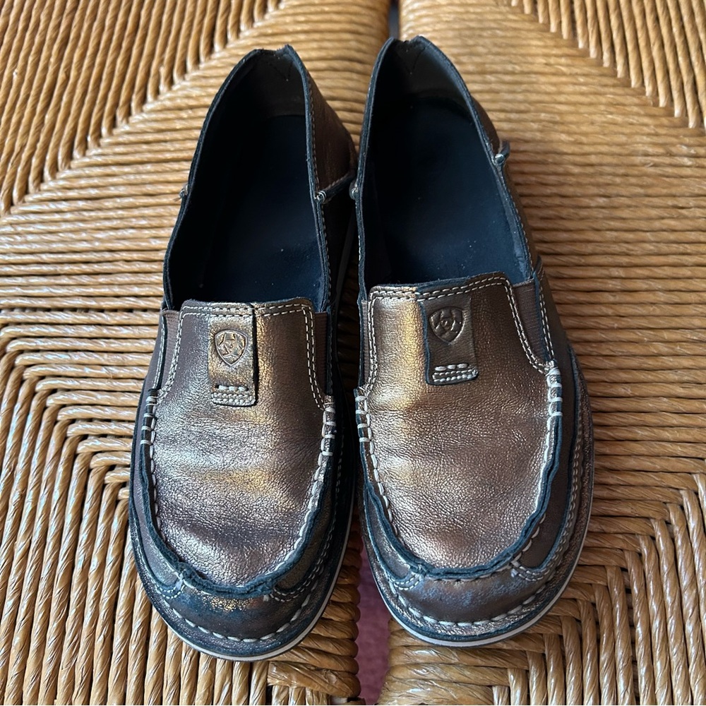Ariat Cruiser size 8 Metallic bronze slip on shoes